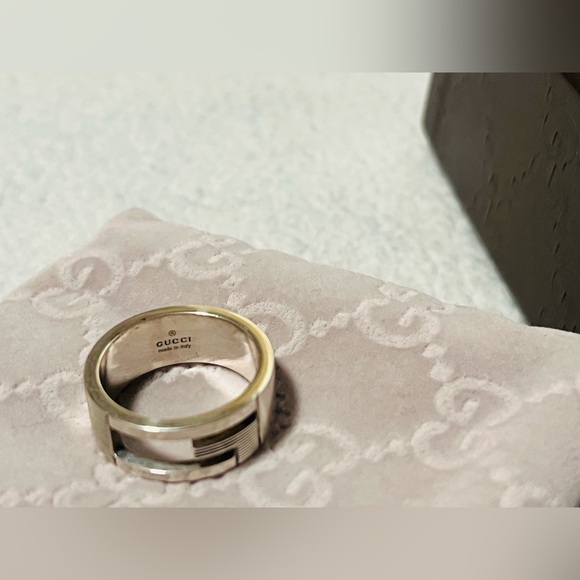 Gucci G Cut out Ring - Picture 6 of 10